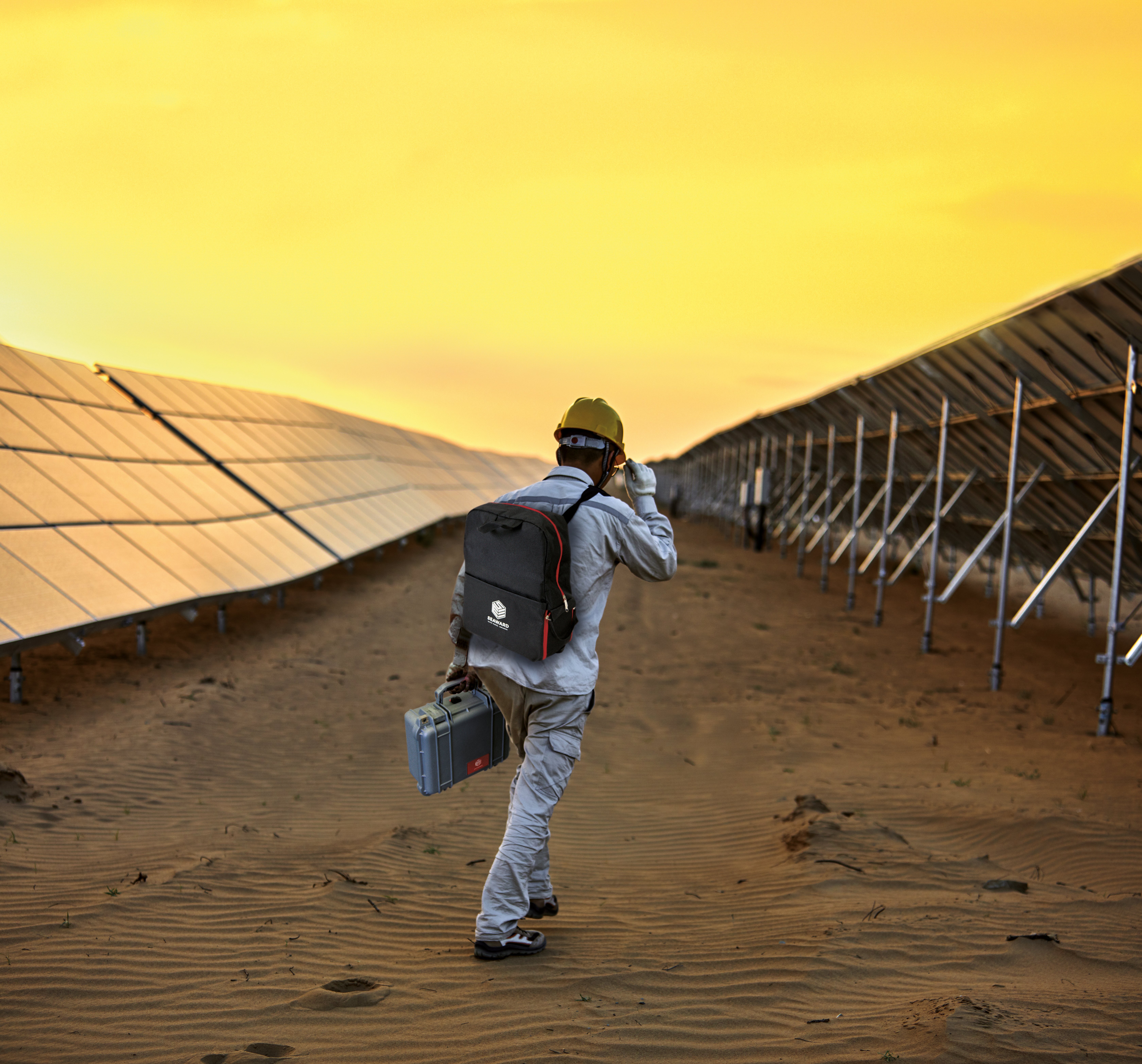 全天候光伏組件EL測試儀較傳統EL的優勢在哪里?